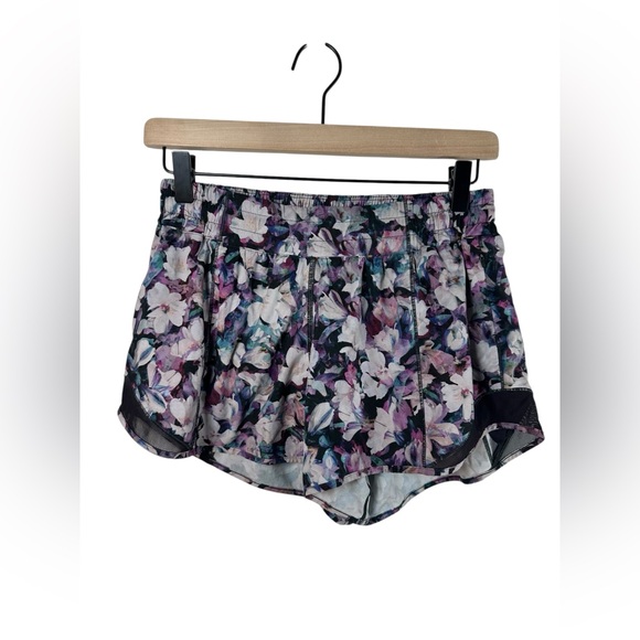 Lululemon Hotty Hot Shorts II 2.5 Utopia Deep Phantom Size 8 Floral Running - Picture 3 of 7